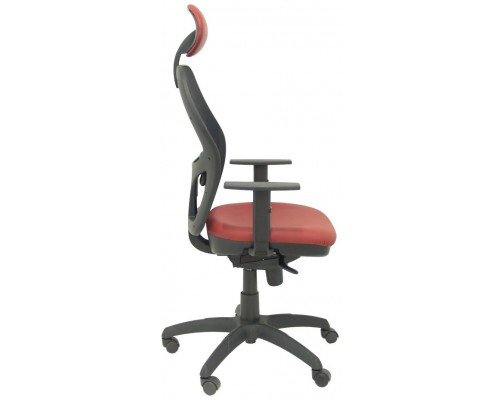 PIQUERAS Y CRESPO Silla Jorquera malla negra asiento similpiel granate con cabecero fijo